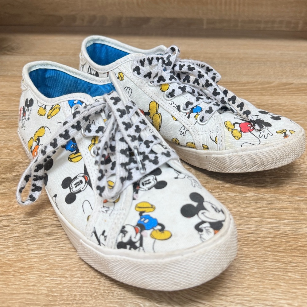 Disney Mickey Mouse Shoes Size 6 Women’s Lace Up Sneakers